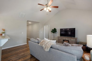 866 E Dyann Dr-7