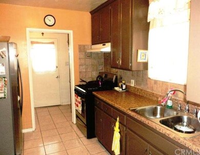 Kitchen with gas stove/oven