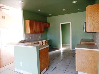 202 Gunnar Ln, McLoud, OK 74851 - photo 4