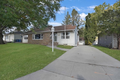 707 Lorraine Ave, Waterloo, IA 50702 - photo 3