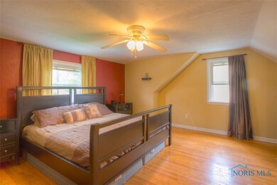 Spacious second floor master hardwood floors and c