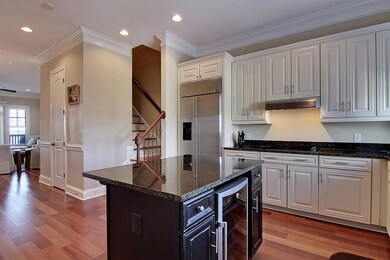 973Hugeopenkitchen