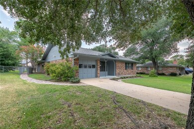 Ranch-style house featuring a garage and a front l