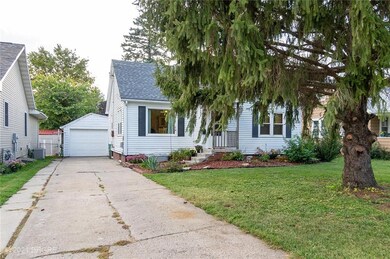 1005 W 6th St S, Newton, IA 50208 - photo 2