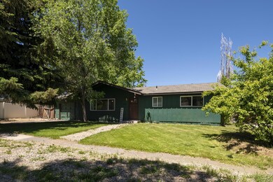 1212 NE Hollinshead Dr, Bend, OR 97701 - photo 2