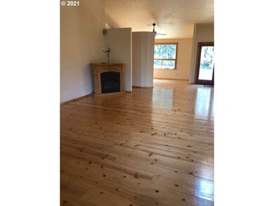Living Room/Entrance