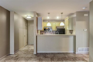 12011 W 58th Place unit B, Shawnee, KS 66216 - photo 5