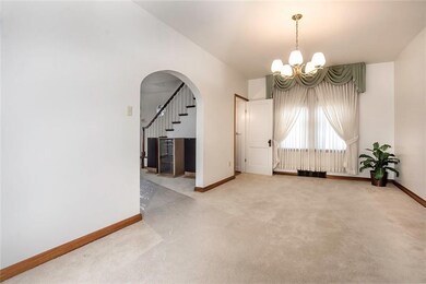 922 MAIN DINING ROOM