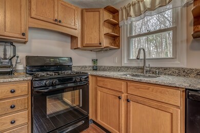 7 Shingle Mill Dr, Nashua, NH 03062 - photo 2