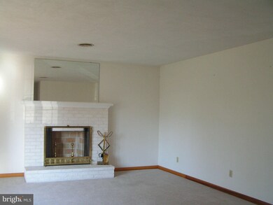 2928 Roosevelt Dr, Chambersburg, PA 17201 - photo 3