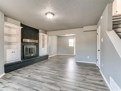 813 N Southminster St, Moore, OK 73160 - photo 4