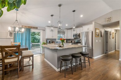 Kitchen & Eating Area
