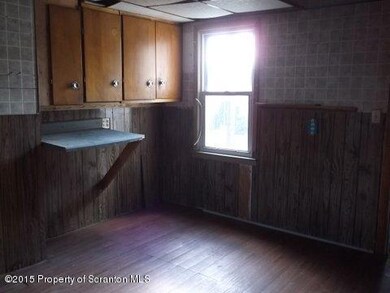 724 Dunmore St, Throop, PA 18512 - photo 6