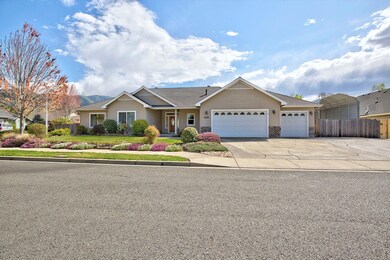 1451 SE Vance Dr, Grants Pass, OR 97527 - photo 2