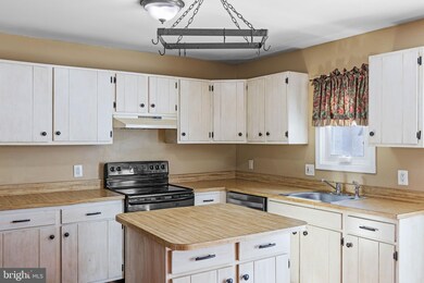 3921 Gatehouse Ln, Skippack, PA 19474 - photo 7