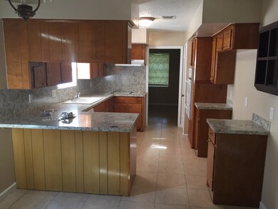 8322 Lettie St, Houston, TX 77075 - photo 6