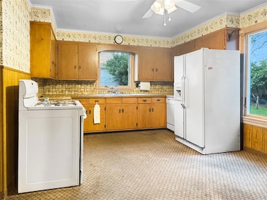 57 (aka 400) Wilmarth Ave, Greenport, NY 11944 - photo 5