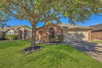 699 Columbia St, Alvin, TX 77511 - photo 3
