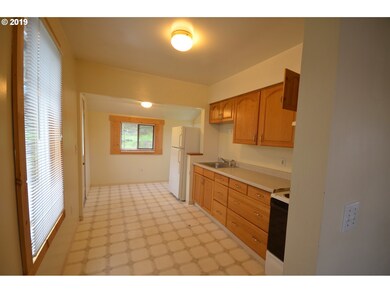 404 E 14th St, the Dalles, OR 97058 - photo 3