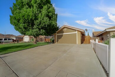 3464 Citrine Ln, Rosamond, CA 93560 - photo 2
