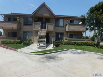 SMALL AND EXCEPTIONAL APARTMENT COMPLEX. LUSH LAND