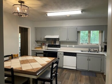 710 Forest Cir, Douglas, GA 31533 - photo 5