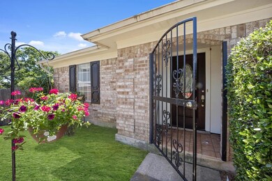 728 Huntwich Dr, Bedford, TX 76021 - photo 2