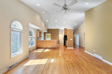 42 Nursery Ln, Syracuse, NY 13210 - photo 4