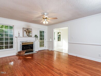 008-1280x960-living-room