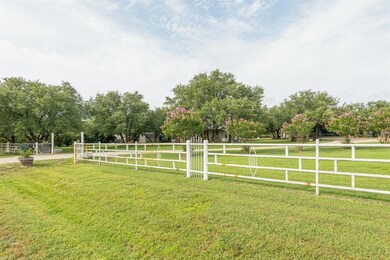 124 Ridgeview Dr, Azle, TX 76020 - photo 2