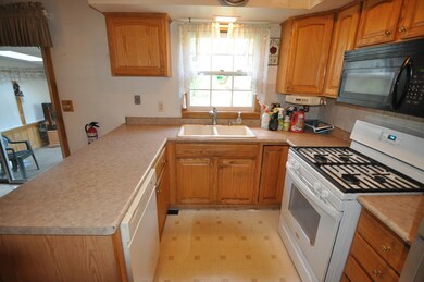 908 Scott St, Algonquin, IL 60102 - photo 6