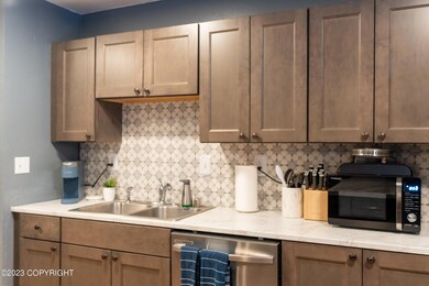 29-Unit 4 Kitchen_ELI08798-HDR