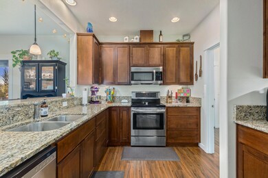 929 Crystal Dr, Eagle Point, OR 97524 - photo 5