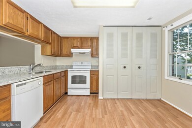 19601 Twinflower Cir, Germantown, MD 20876 - photo 2