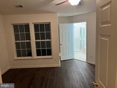 2548 Banshire Dr, Herndon, VA 20171 - photo 5