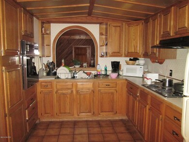 27430 Featherstone Interior 017