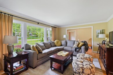 03_271DwightRd_10001_LivingRoom_HiRes