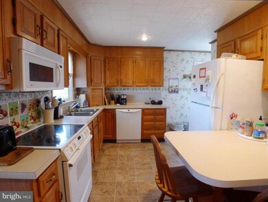 202 Wecaf Rd, New Holland, PA 17557 - photo 3