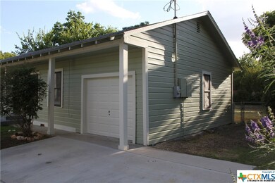 1020 N San Marcos St, Seguin, TX 78155 - photo 2
