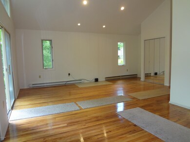 801 Palomino Ct, Lords Valley, PA 18428 - photo 3