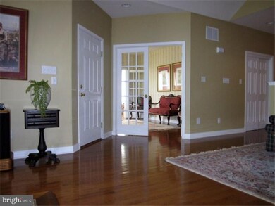 1094 Burgundy Cir, Pennsburg, PA 18073 - photo 5