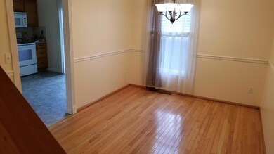 5761 Hallridge Dining room