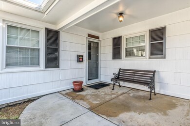 12517 Kemmerton Ln, Bowie, MD 20715 - photo 3
