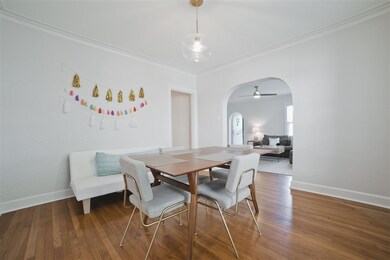 Perfect for dinner parties, or quiet meals.