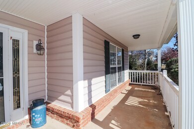 108 Robinson - Front Porch