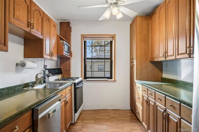 19 Manchester Rd unit 2R   (B-22), Eastchester, NY 10709 - photo 6