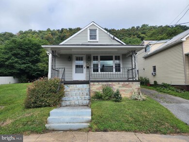 257 N Washington St, Berkeley Springs, WV 25411 - photo 5