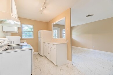 2556 NE Hickory Ave unit 3, Jensen Beach, FL 34957 - photo 7