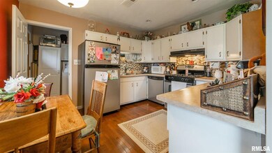 245 Regent St, Lincoln, IL 62656 - photo 6