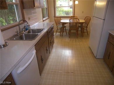 1775 Braeburn Park Dr, Euclid, OH 44117 - photo 5